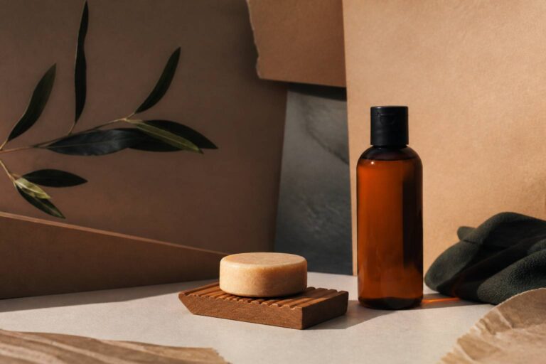 Shampoing solide ou liquide : coût réel et durée comparés
